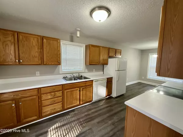 1908 Crooked Creek RD, Greenville, NC 27858
