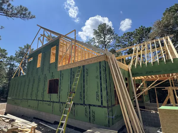 Pinehurst, NC 28374,305 Burning Tree RD