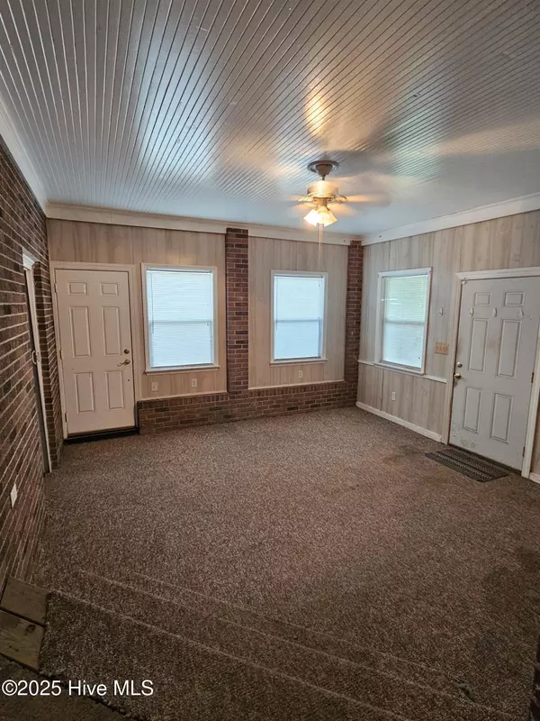 Snow Hill, NC 28580,453 Fort Run RD