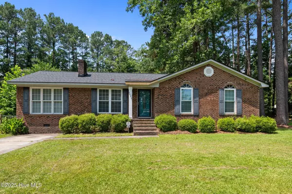 2426 Jay CIR, Greenville, NC 27858