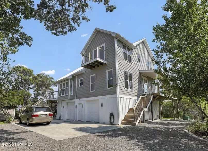 50 S Oak DR, Surf City, NC 28445