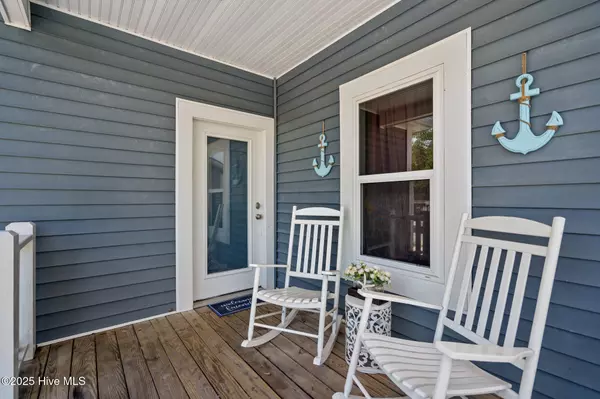 Oak Island, NC 28465,129 NE 1st ST