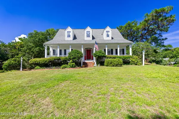 109 Lobster LN, Emerald Isle, NC 28594
