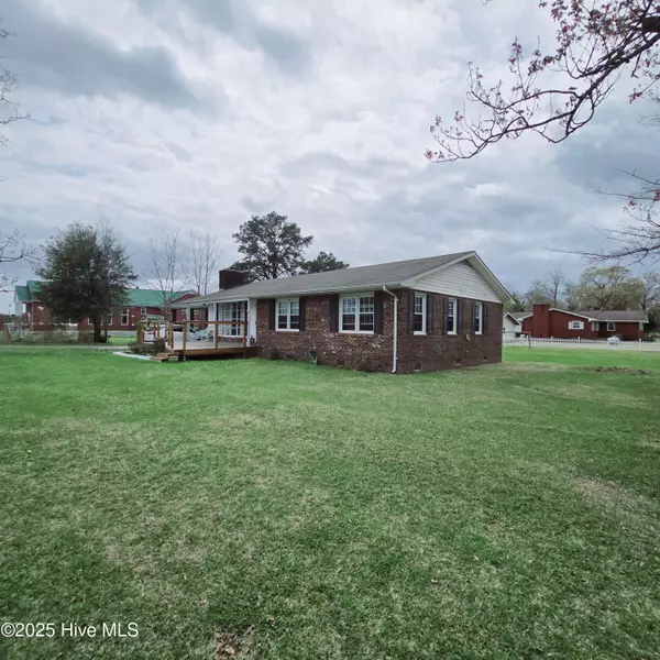 Maysville, NC 28555,902 Main ST