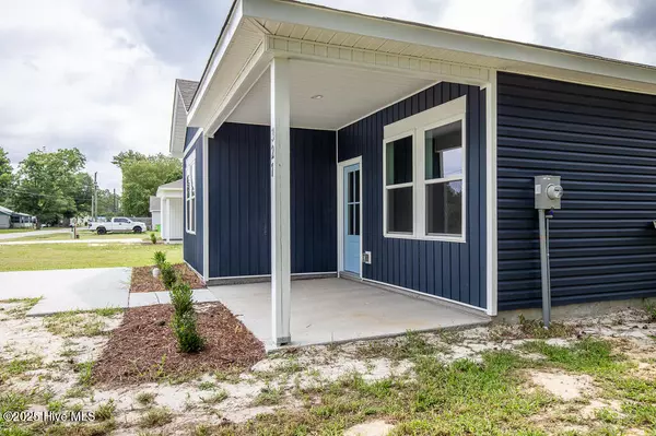 Vanceboro, NC 28586,327 Buck LN