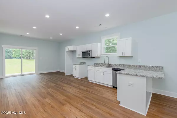 Vanceboro, NC 28586,327 Buck LN