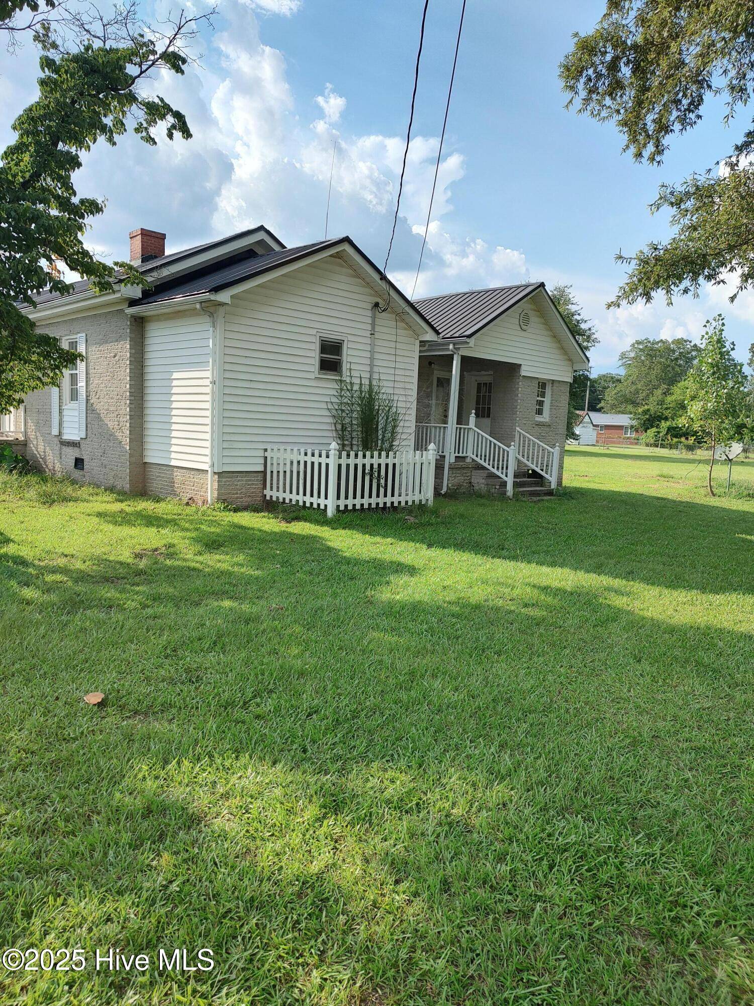 La Grange, NC 28551,103 E James ST