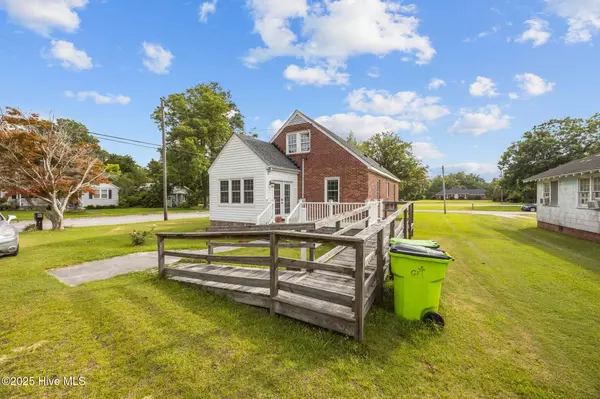 Vanceboro, NC 28586,519 Farm Life AVE