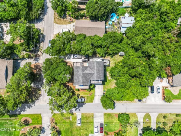 Emerald Isle, NC 28594,123 W Sandbur DR