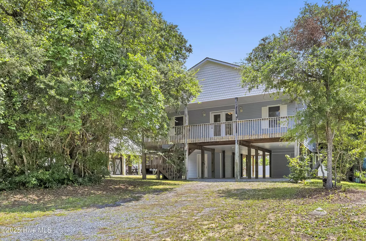 Oak Island, NC 28465,122 NE 33rd ST