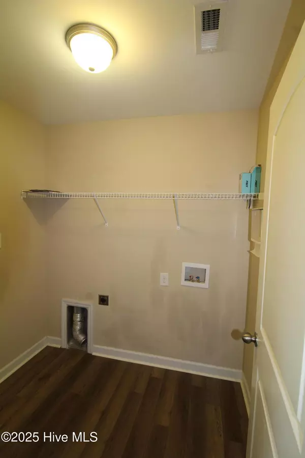 Hubert, NC 28539,307 Basil CT