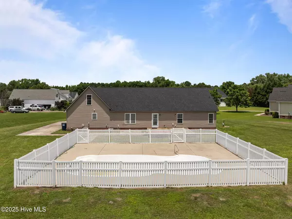 Grimesland, NC 27837,523 Redberry CT