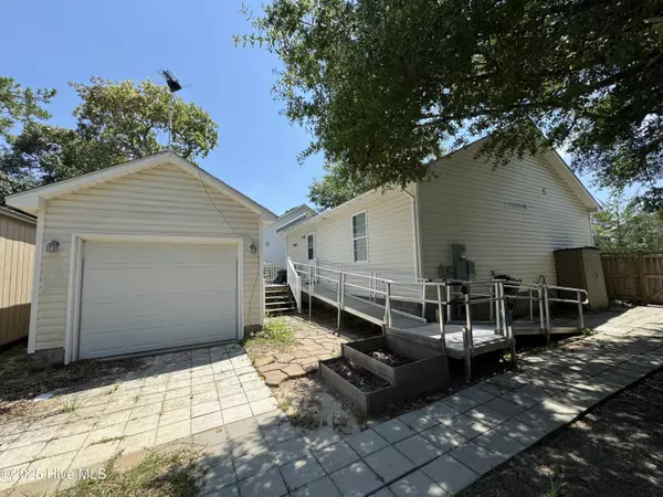 Oak Island, NC 28465,220 NE 33rd ST