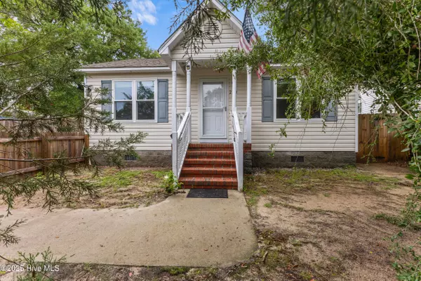 220 NE 33rd ST, Oak Island, NC 28465
