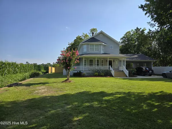 121 Schley AVE, Lake Waccamaw, NC 28450