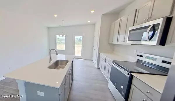 New Bern, NC 28560,2102 Caracara DR