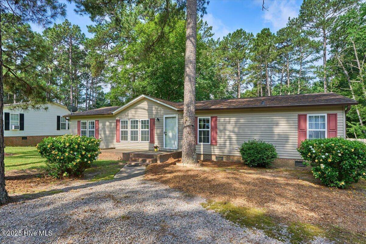 130 Pine Valley LN, West End, NC 27376