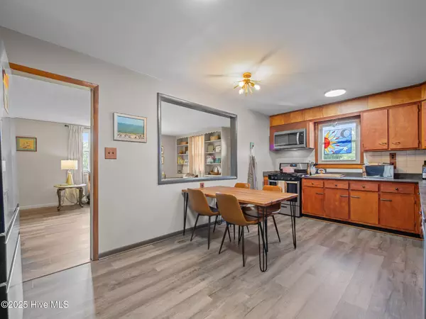 Jacksonville, NC 28540,704 Seminole TRL