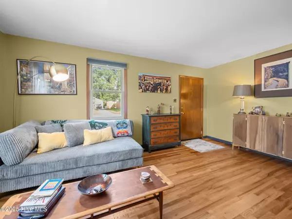 Jacksonville, NC 28540,704 Seminole TRL