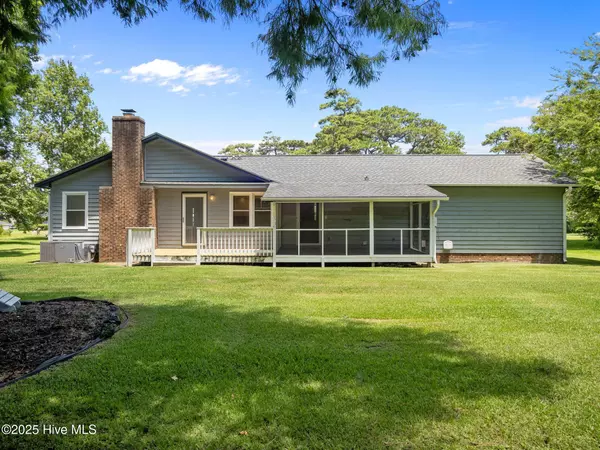 Cape Carteret, NC 28584,302 Yaupon DR