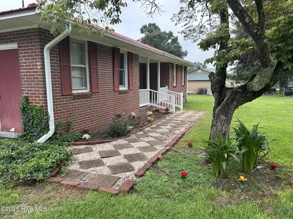 Mccoll, SC 29570,553 Horseshoe CIR