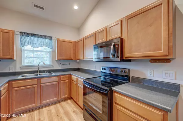 Wilmington, NC 28412,613 Saint Vincent DR