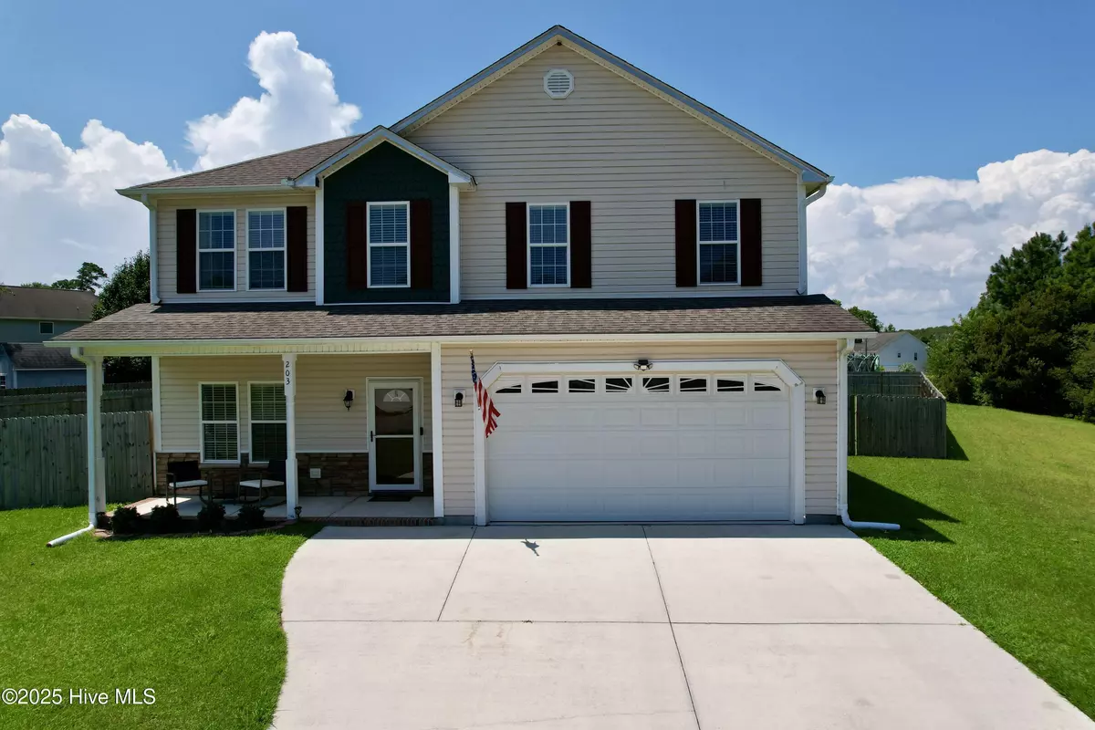 Hubert, NC 28539,203 Tucksey CT N