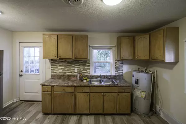 New Bern, NC 28560,605 1st AVE