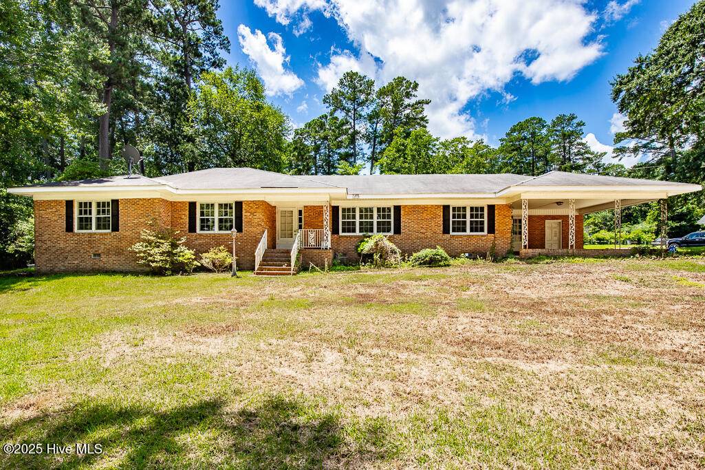 2301 Stallings DR, Kinston, NC 28504