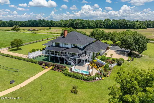 410 E Barefoot RD, Newton Grove, NC 28366