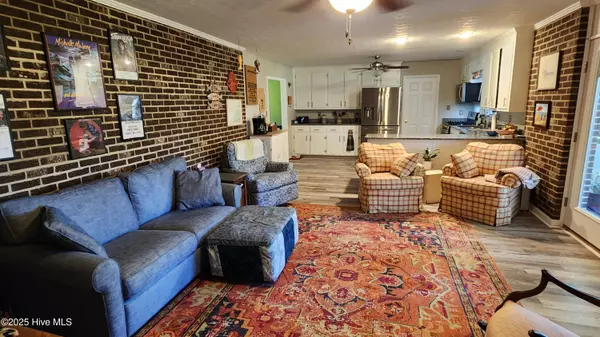 Morehead City, NC 28557,706 Hedrick BLVD