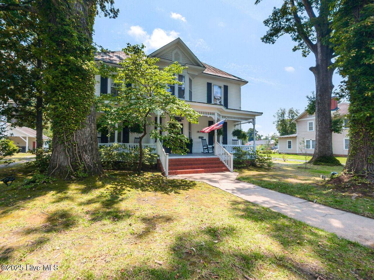 Clinton, NC 28328,612 College ST