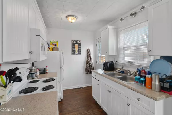 Oak Island, NC 28465,129 NE 31st ST