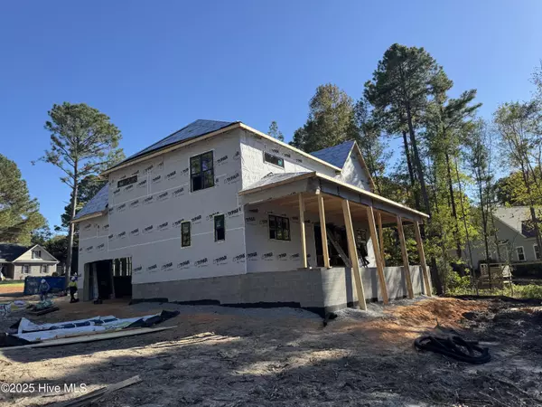 Whispering Pines, NC 28327,7 Goldenrod DR