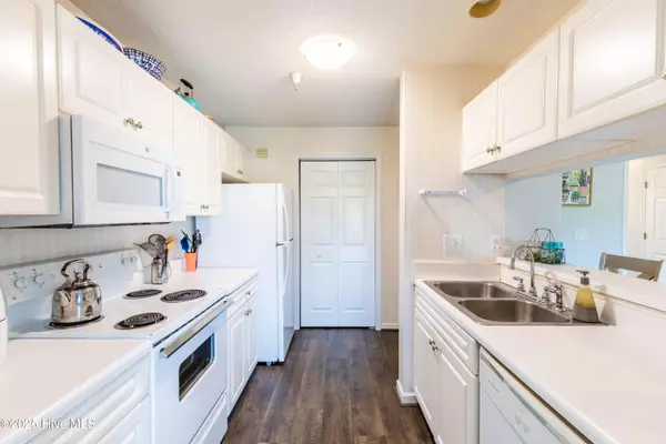 Wilmington, NC 28405,904 Litchfield Way Apt J