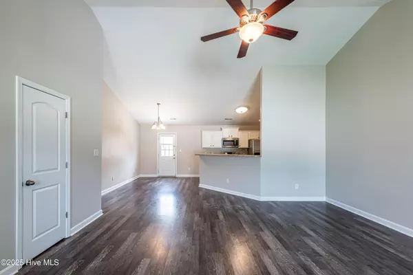 Hubert, NC 28539,501 Waldorf CT