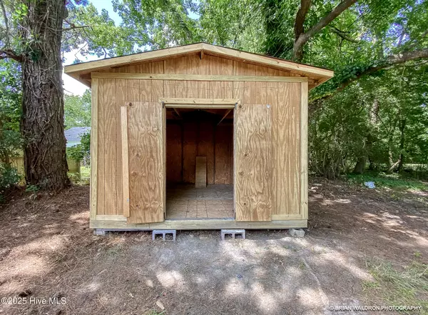 Elizabeth City, NC 27909,204 Pinewood AVE