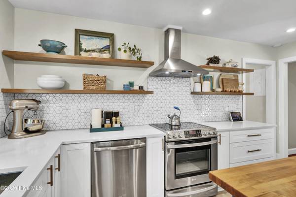 1716 Azalea DR, Wilmington, NC 28403