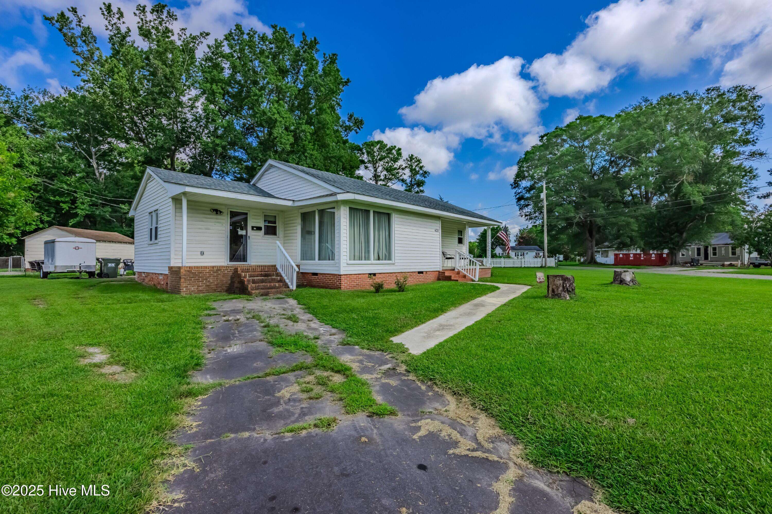 Wallace, NC 28466,620 S Raleigh ST