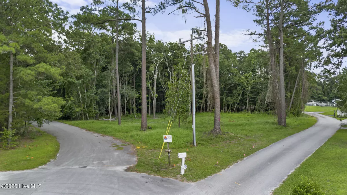 New Bern, NC 28562,202 Gull Pointe