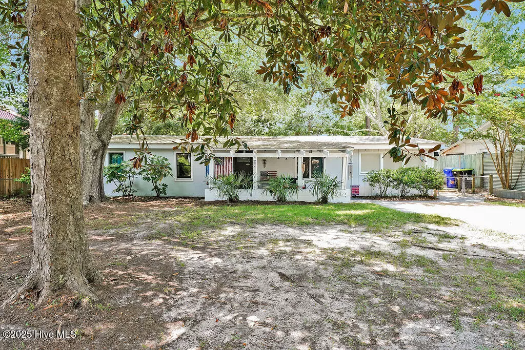 Southport, NC 28461,304 E Leonard ST