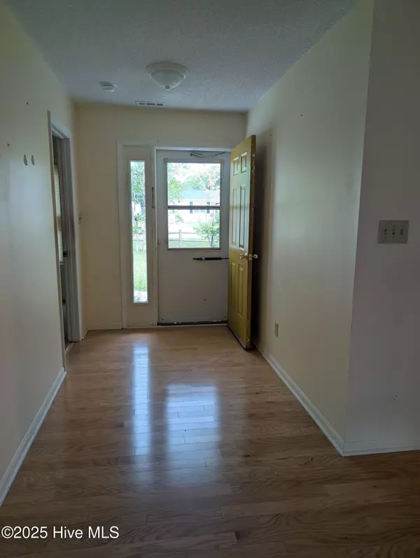 Hubert, NC 28539,214 W Volant ST
