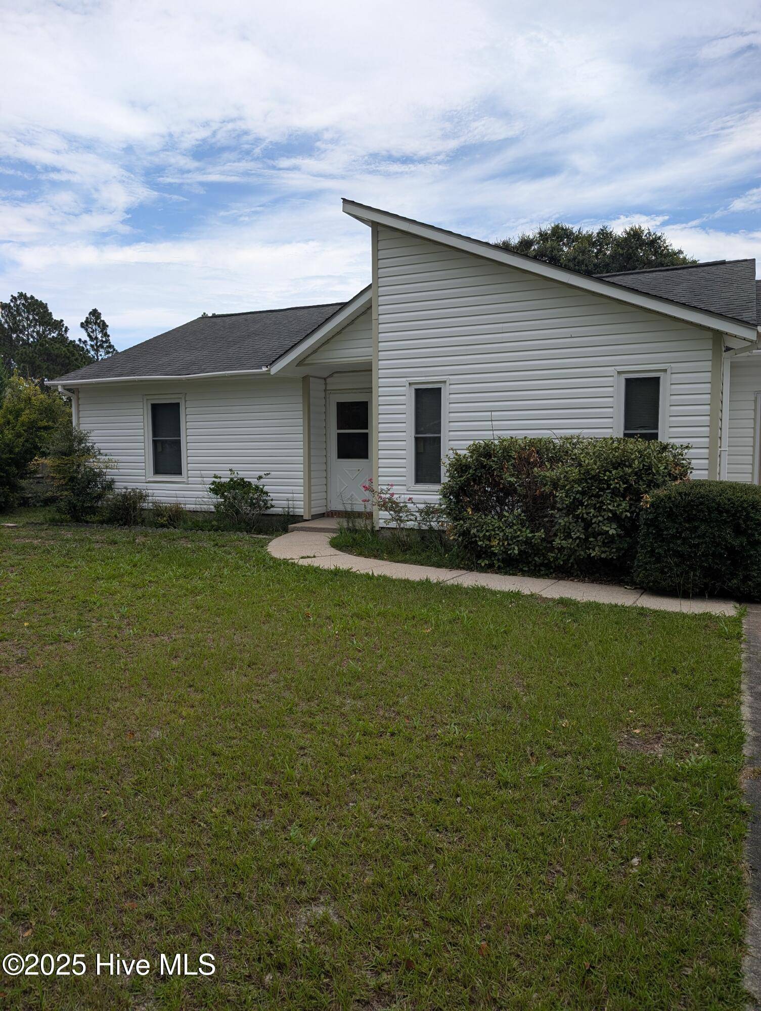 214 W Volant ST, Hubert, NC 28539