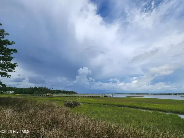 240 River Reach DR, Swansboro, NC 28584