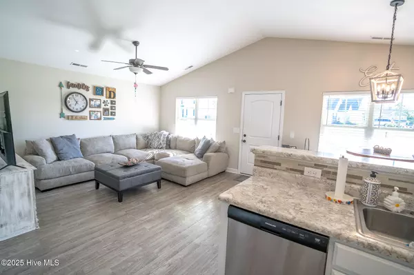 Hubert, NC 28539,344 White Dove DR