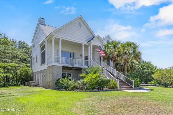 120 Middle Point RD, Hampstead, NC 28443