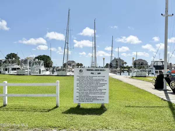 Beaufort, NC 28516,409 Island DR #2