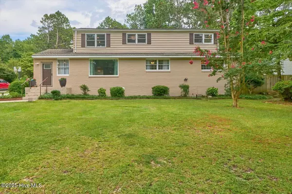 Southern Pines, NC 28387,825 N Saylor ST