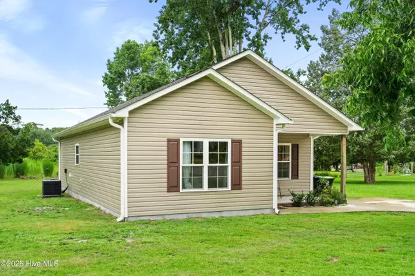 New Bern, NC 28560,885 Half Moon RD