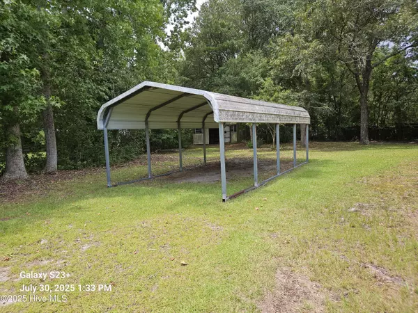 Hubert, NC 28539,650 Queens Creek RD